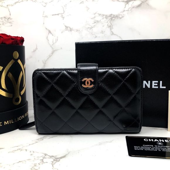 CHANEL Quilted Classic Flap CC Lambskin L-Zip Pocket Wallet Black
